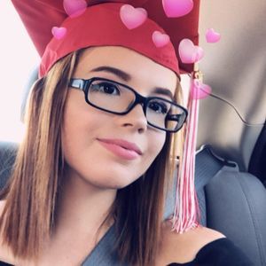 Meet your Posher, Elise